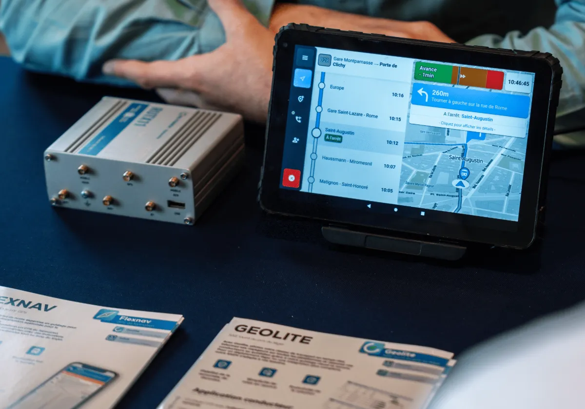 Hubup driver tablet showing line 028 and its guidance, next to an on-board router and Flexnav and Geolite brochures