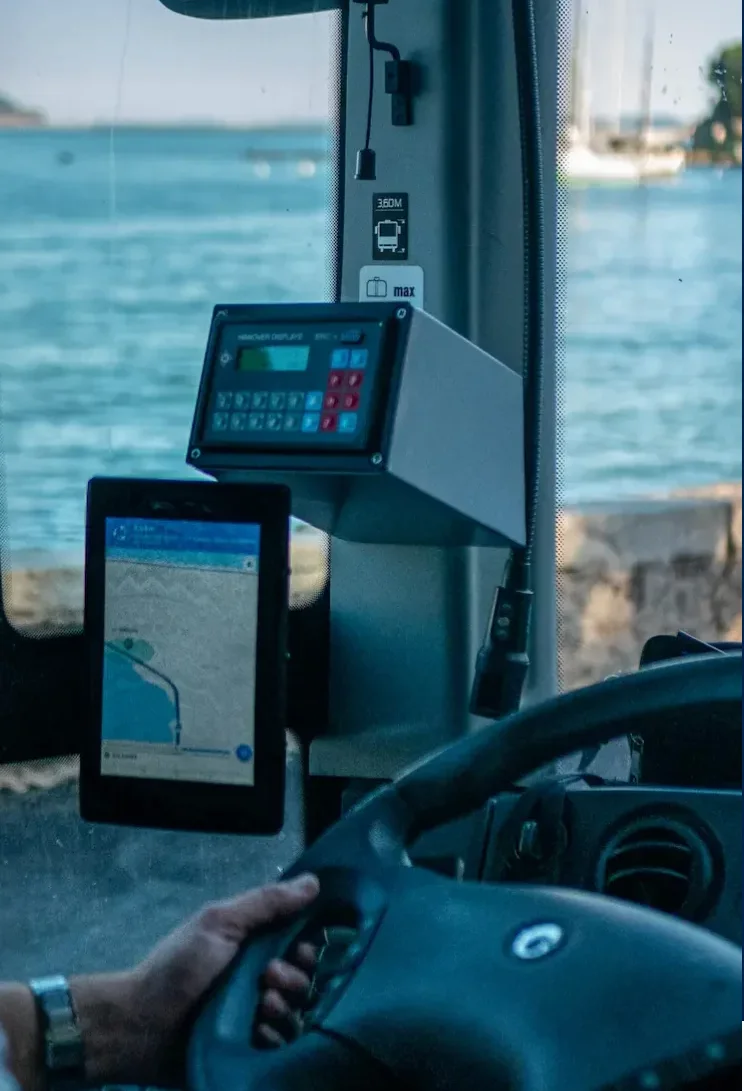 Flexnav tablet installed in the cab, driver at the wheel